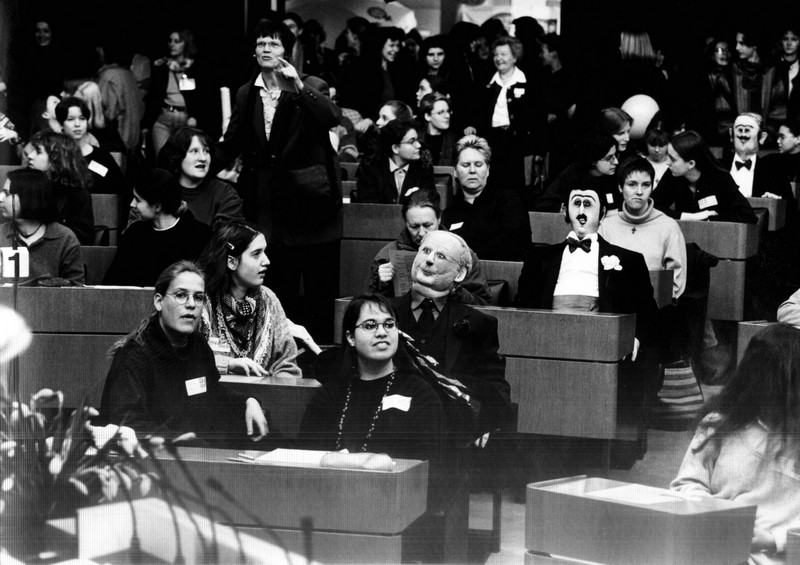 1996 - "Wählerisch!" Aktionstag für Erst- und Jungwählerinnen - 1000 junge Frauen im Landtag